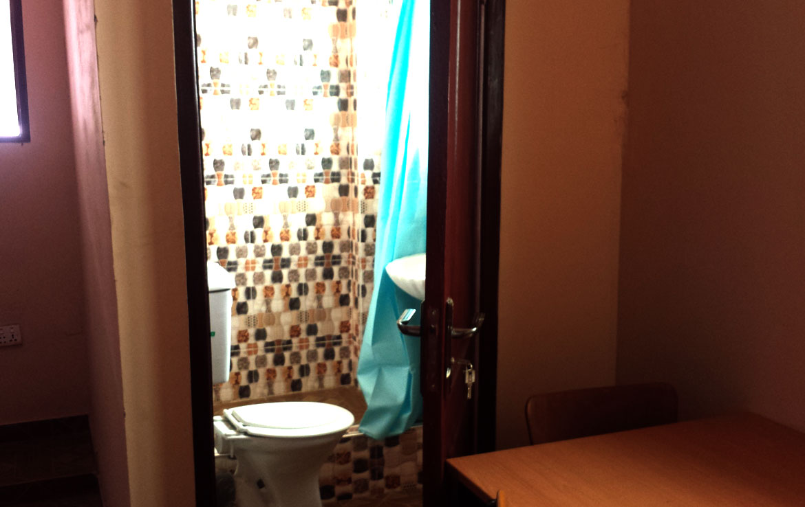 Hostel in Accra Toilet full